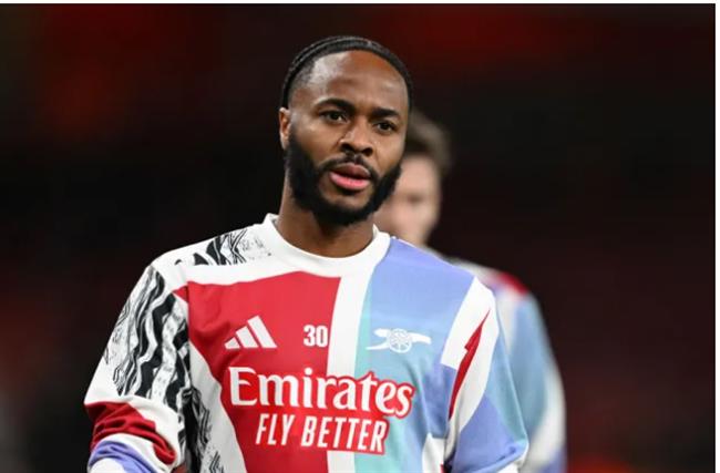 Raheem Sterling khong co ten trong doi hinh Arsenal tham du tran dau voi Crystal Palace.
