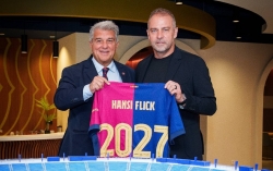 Barca 'thưởng nóng' cho HLV Flick sau cú ăn 3