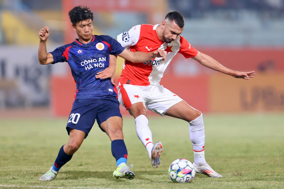 Chân sút Champions League bất lực trước CLB CAHN 2