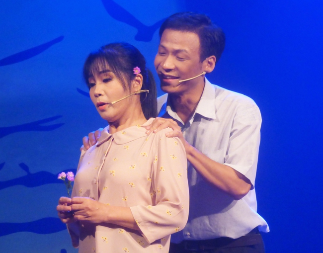 Đóa "hoa sắt" làm xúc động khán giả - Ảnh 1.