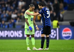 Tiền đạo Raphinha cân bằng kỷ lục của Ronaldo