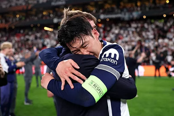 Tottenham thắng Man Utd, Son bật khóc vì danh hiệu đầu tiên ở châu Âu