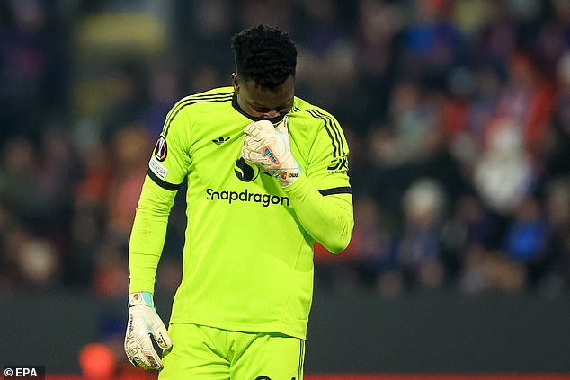 Andre Onana tiếp tục mắc sai lầm 'thảm hại', Fernandes phải thốt lên một điều - Ảnh 3.