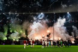 Trận đấu của Bayern Munich bị tạm dừng chỉ sau 72 giây