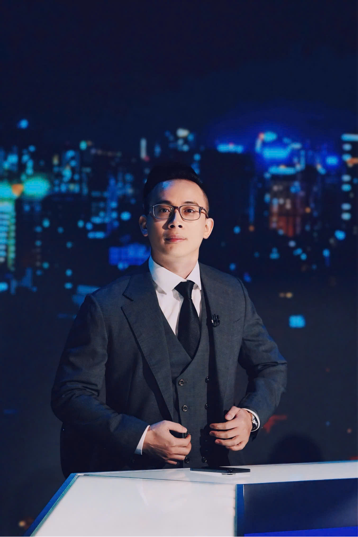 Nhà báo Nguyễn Minh Việt của Tạp chí Bóng đá