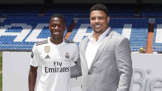 Ronaldo de Lima ủng hộ Vinicius hết mình