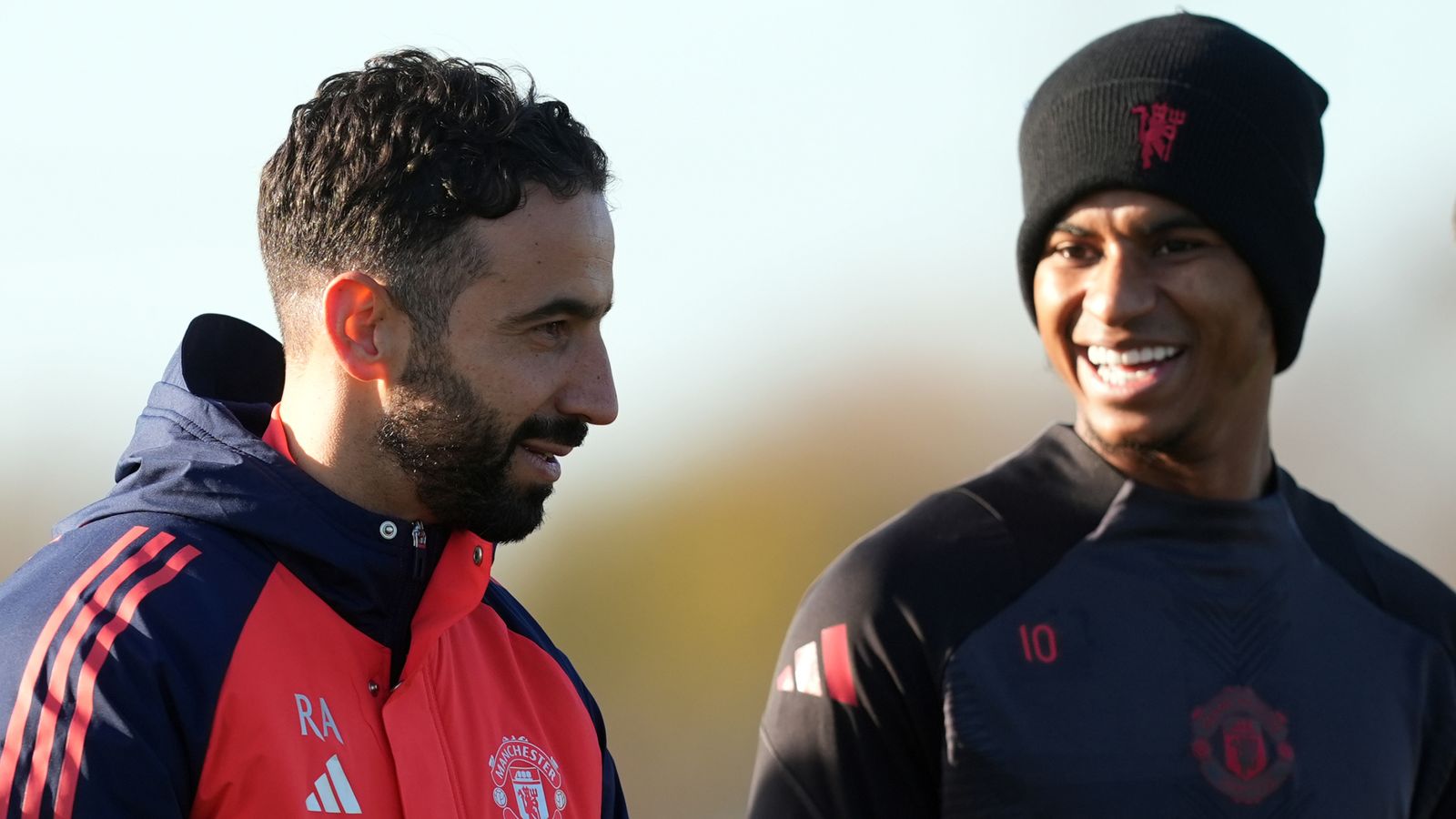 3 đối tượng chính là Marcus Rashford và Garnacho - đã bị loại khỏi đội hình đến Etihad - và Amad Diallo - người đã bị Amorim chất vấn