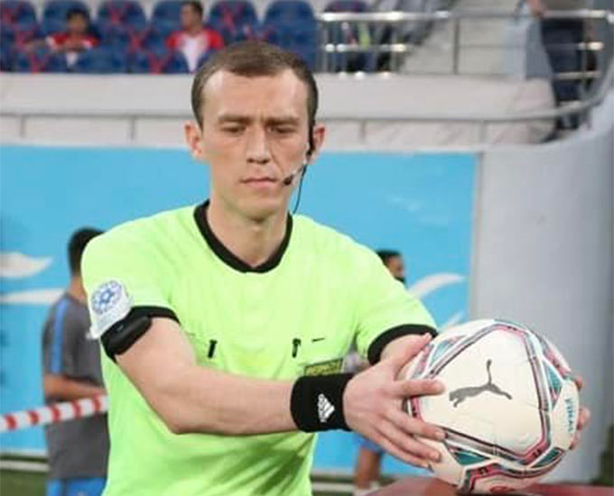 Trọng tài Akobirxuja Shukurullaev