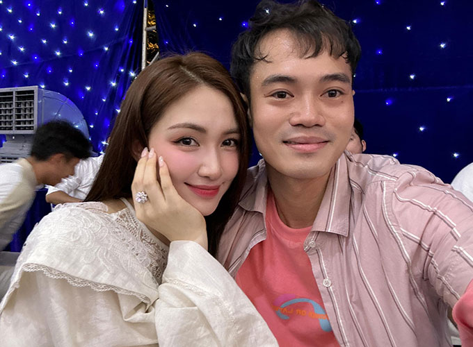 Hòa Minzy có mối quan hệ thân thiết với Văn Toàn và dàn tuyển thủ bóng đá Việt Nam